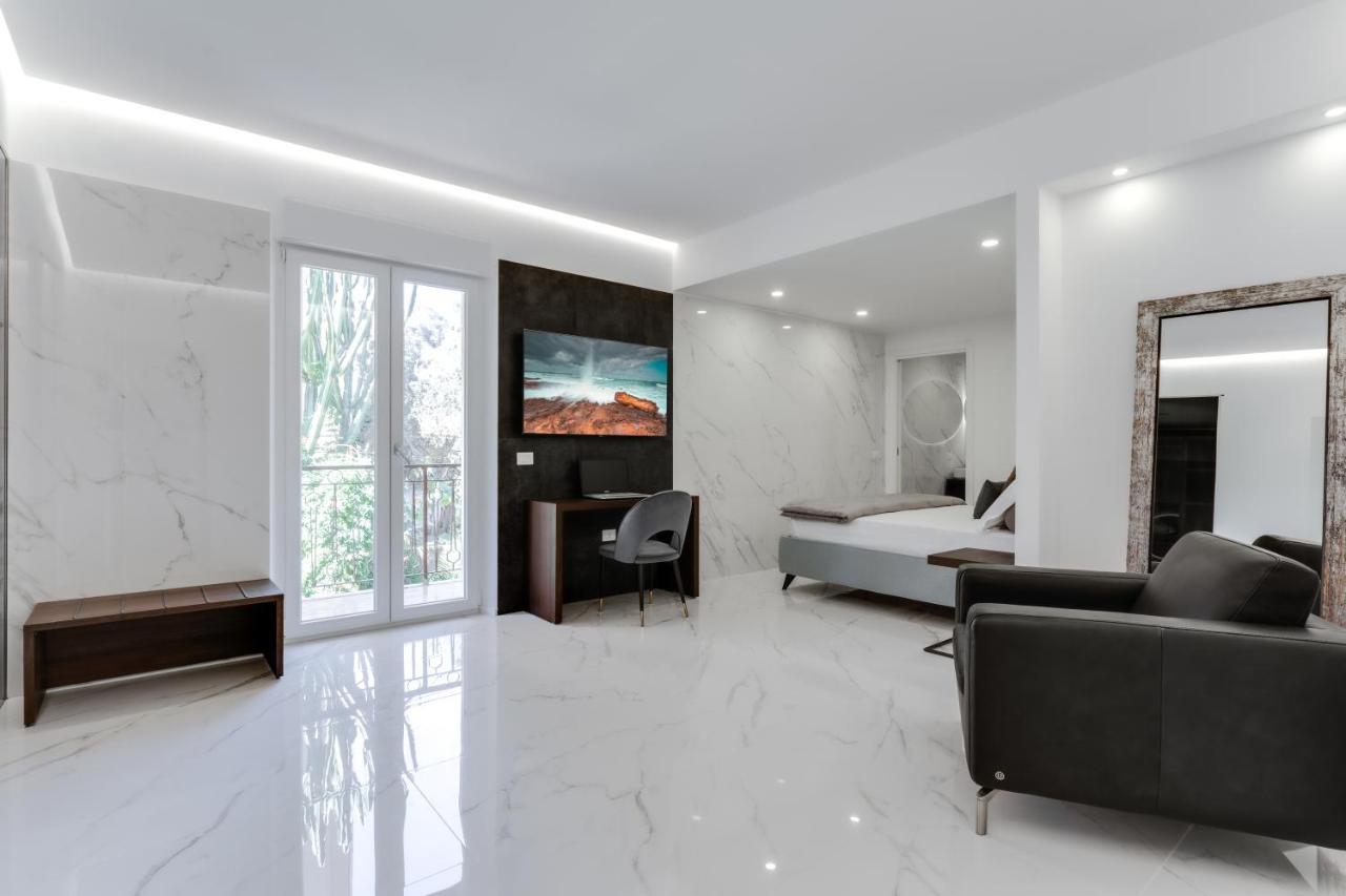 Caralis Suites Rooms Кальярі Екстер'єр фото